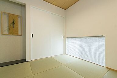 山根木材 【長期優良住宅・耐震等級3・ZEH】を標準採用の施工事例「建物の内と外が緩やかにつながる土間やパティオ」の画像4