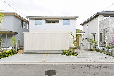 山根木材 【長期優良住宅・耐震等級3・ZEH】を標準採用の施工事例「建物の内と外が緩やかにつながる土間やパティオ」の画像5