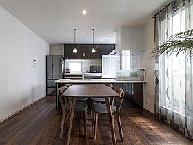 山根木材 【長期優良住宅・耐震等級3・ZEH】を標準採用の施工事例「ビルトインガレージにもこだわった快適な二世帯住宅」の画像5