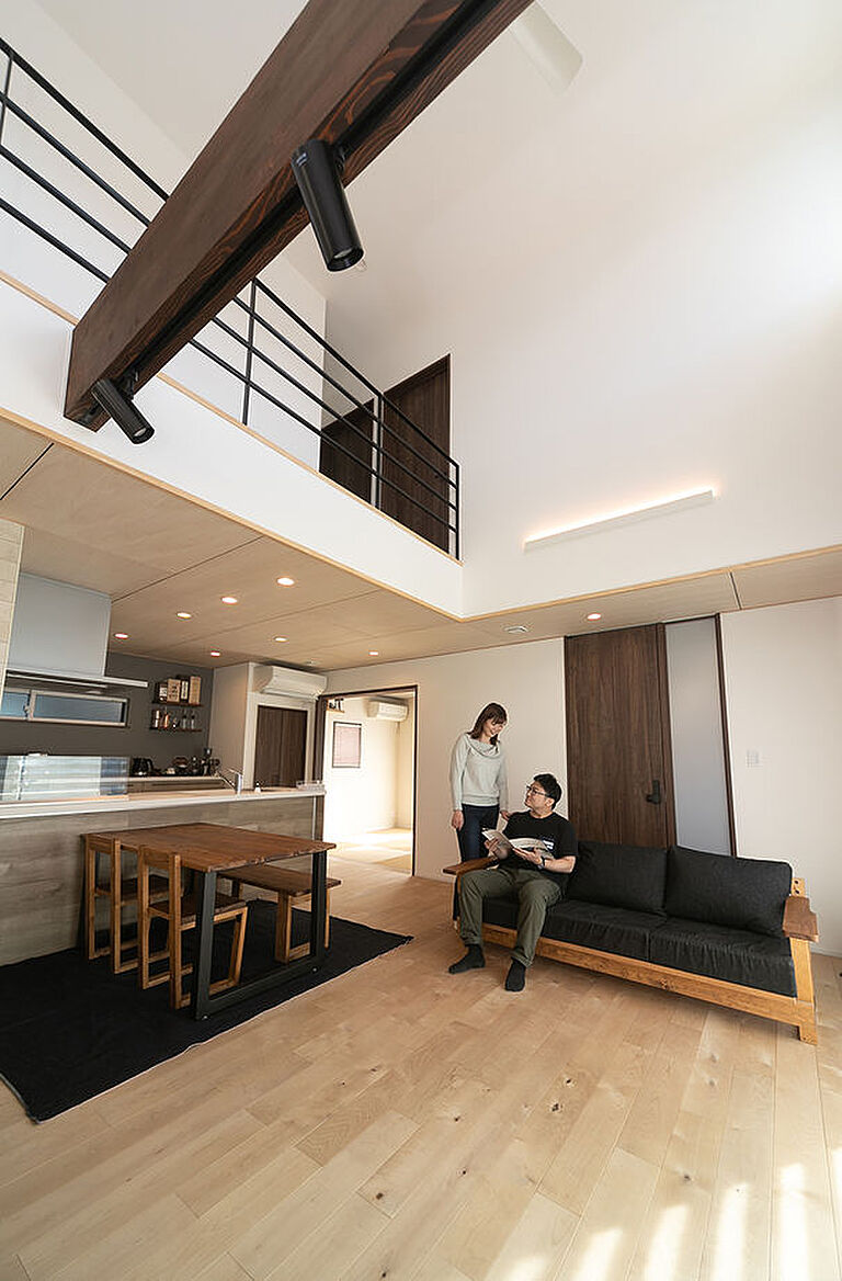 山根木材 【長期優良住宅・耐震等級3・ZEH】を標準採用の公式画像_リビング2