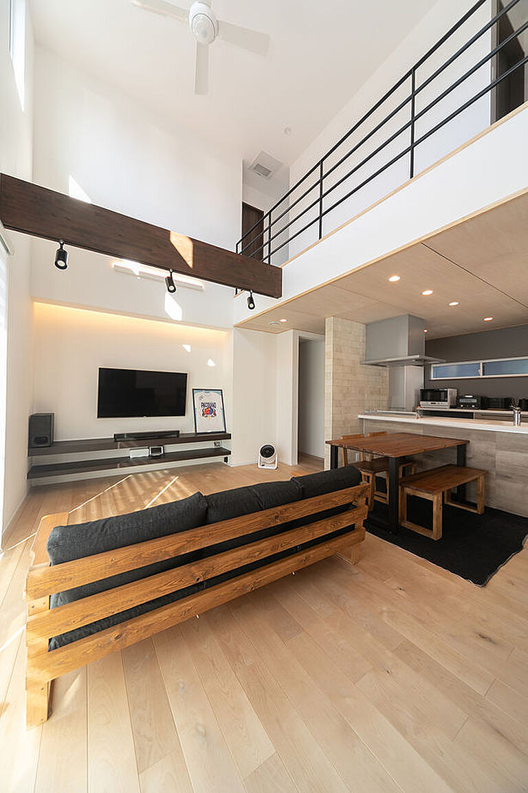 山根木材 【長期優良住宅・耐震等級3・ZEH】を標準採用の公式画像_リビング3