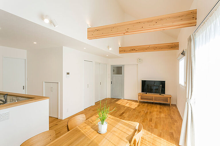 山根木材 【長期優良住宅・耐震等級3・ZEH】を標準採用の公式画像_リビング6