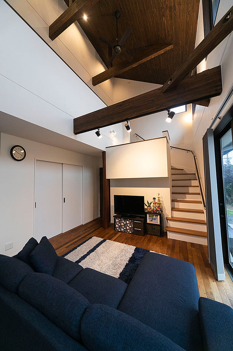 山根木材 【長期優良住宅・耐震等級3・ZEH】を標準採用の公式画像_リビング3