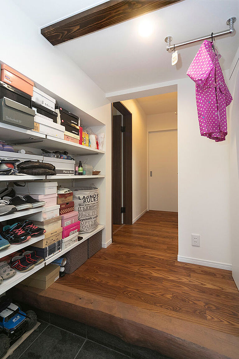 山根木材 【長期優良住宅・耐震等級3・ZEH】を標準採用の公式画像_玄関6