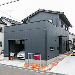 山根木材 【長期優良住宅・耐震等級3・ZEH】を標準採用の施工事例「ヴィンテージがテーマのかっこいい家!」の画像