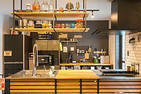 山根木材 【長期優良住宅・耐震等級3・ZEH】を標準採用の施工事例「ヴィンテージがテーマのかっこいい家!」の画像5