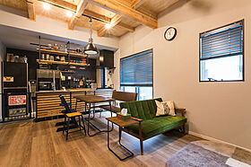 山根木材 【長期優良住宅・耐震等級3・ZEH】を標準採用の施工事例「ヴィンテージがテーマのかっこいい家!」の画像6