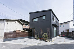 山根木材 【長期優良住宅・耐震等級3・ZEH】を標準採用の施工事例「街中で実現するゆったりライフの家」の画像