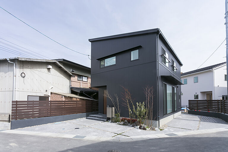 山根木材 【長期優良住宅・耐震等級3・ZEH】を標準採用の公式画像_外観2