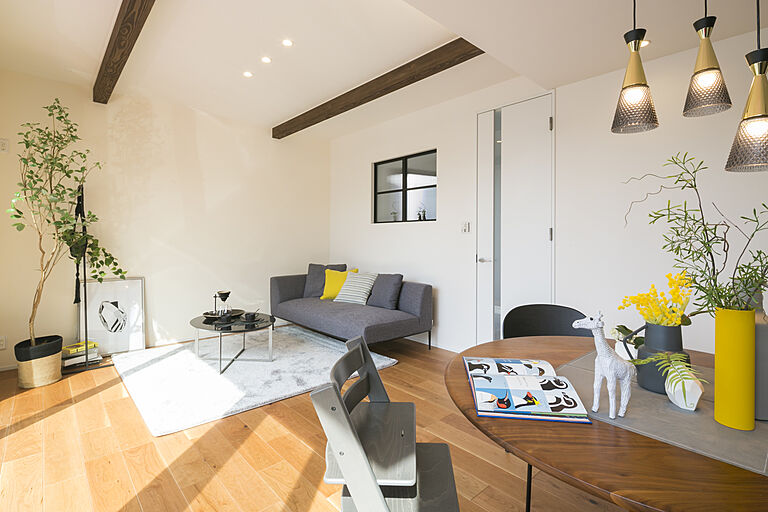 山根木材 【長期優良住宅・耐震等級3・ZEH】を標準採用の公式画像_リビング3