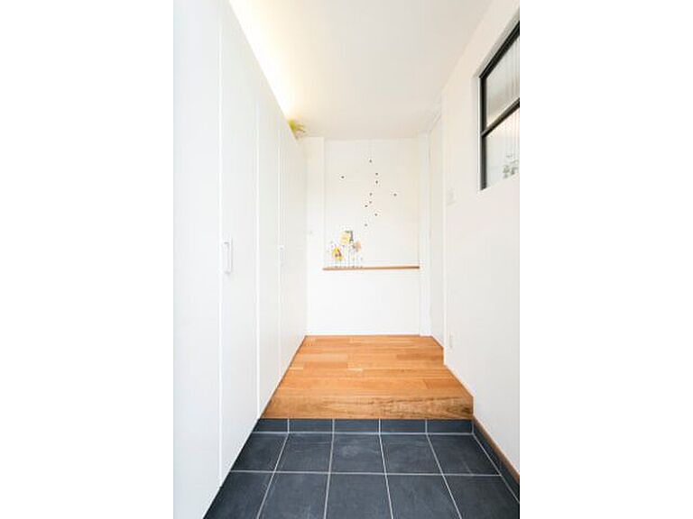 山根木材 【長期優良住宅・耐震等級3・ZEH】を標準採用の公式画像_玄関6