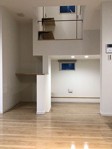 山根木材 【長期優良住宅・耐震等級3・ZEH】を標準採用の施工事例「ワンちゃんと暮らすスキップフロアのある家」の画像1