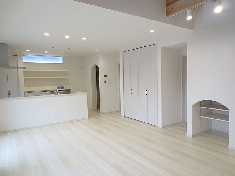 山根木材 【長期優良住宅・耐震等級3・ZEH】を標準採用の公式画像_リビング2