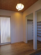 和風・和モダンスタイルの玄関 山根木材 【長期優良住宅・耐震等級3・ZEH】を標準採用の事例画像