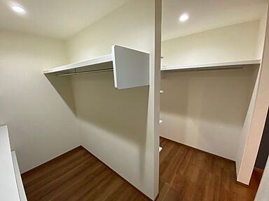 株式会社伸工舎の施工事例「【生活力抜群】リビングを中心にどこへでも移動しやすい家」の画像8