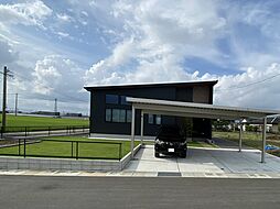 【アキュラホーム 神戸展示場】@神戸市東灘区本庄町3の商船大学線通り沿い 何世代も住み継ぐ空間の施工事例「【平屋】お庭の緑に映えるダークトーンの家」の画像