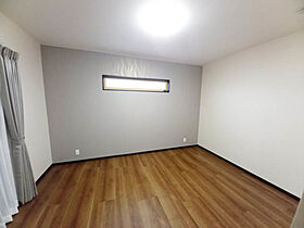 株式会社伸工舎の施工事例「【平屋】お庭の緑に映えるダークトーンの家」の画像5