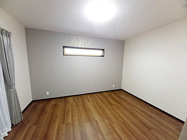 株式会社伸工舎の施工事例「【平屋】お庭の緑に映えるダークトーンの家」の画像5