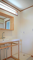 木の家スタイルの洗面所 株式会社河野工務店の事例画像