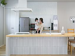 TKプランニング株式会社の施工事例「家事がラクな動線を実現。やわらかなカフェ風の平屋」の画像