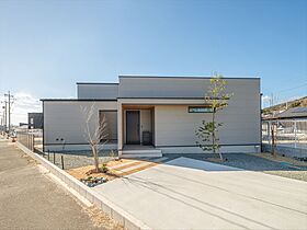 株式会社Lib Work 福岡店の施工事例「【平屋・3LDK・カフェ風・ウッドデッキあり】心落ち着くカフェ風の住まい」のメイン画像