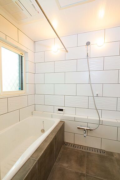 建築士夫婦とつくる家 株式会社モスハウス田端の施工事例「スペインタイル張りの八角形ダイニングがある家-神戸市灘区-」の画像5