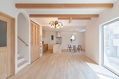 木の家スタイルのリビング 建築士夫婦とつくる家 株式会社モスハウス田端の事例画像