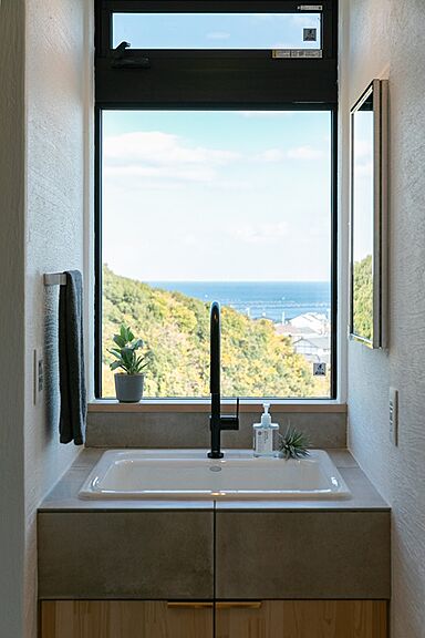 建築士夫婦とつくる家 株式会社モスハウス田端の施工事例「大阪湾を一望する淡路島の無添加住宅」の画像3