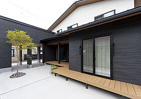 株式会社アイ工務店 東京支店の施工事例「モダンな印象の大屋根を持つ、自由設計ならではのアイデアが詰まった家」の画像5