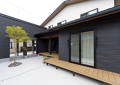 株式会社アイ工務店 東京支店の施工事例「モダンな印象の大屋根を持つ、自由設計ならではのアイデアが詰まった家」の画像5
