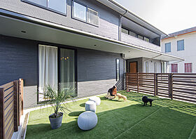 株式会社アイ工務店 東京支店の施工事例「程よい距離感を保ち、三世帯が心地よく生活できる家」のメイン画像