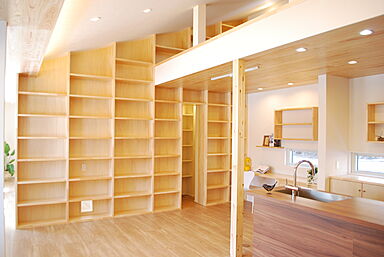 トモノ建築設計事務所 【佐久平スタジオ】の施工事例「猫と本と暮らし」の画像1