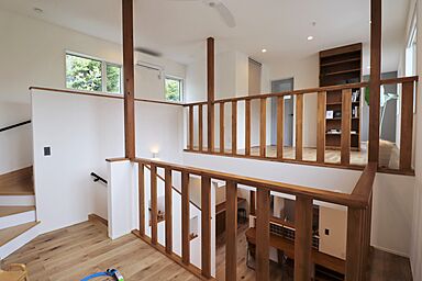 トモノ建築設計事務所 【佐久平スタジオ】の施工事例「スキップフロアのあるカフェのような家」の画像2