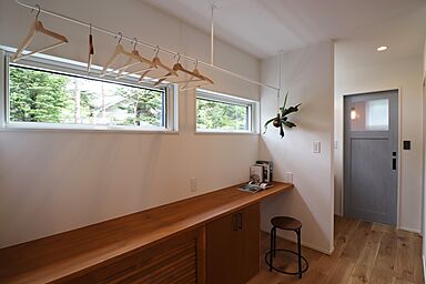 トモノ建築設計事務所 【佐久平スタジオ】の施工事例「スキップフロアのあるカフェのような家」の画像3