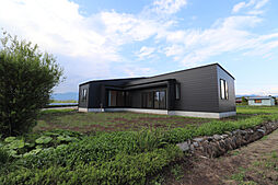 タマホーム株式会社 新大阪支店の施工事例「庭と景色を取り込むL字型の平屋」の画像