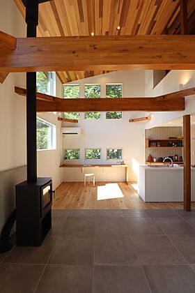 トモノ建築設計事務所 【佐久平スタジオ】の施工事例「森の図書館」の画像1