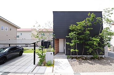 トモノ建築設計事務所 【佐久平スタジオ】の施工事例「360度どこから見てもかっこいい家」の画像