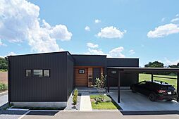 トモノ建築設計事務所 【佐久平スタジオ】の施工事例「外との繋がりを感じる縁側のある家」の画像