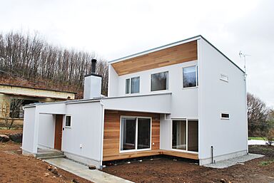 トモノ建築設計事務所 【佐久平スタジオ】の施工事例「薪ストーブが似合う家」の画像