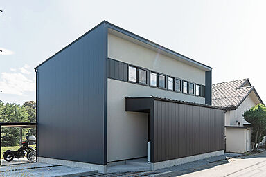 トモノ建築設計事務所 【佐久平スタジオ】の施工事例「窓だらけの家」の画像8