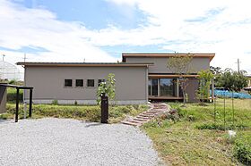 トモノ建築設計事務所 【佐久平スタジオ】の施工事例「空と山に広がる家」のメイン画像