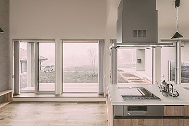 トモノ建築設計事務所 【佐久平スタジオ】の施工事例「空と山に広がる家」の画像2