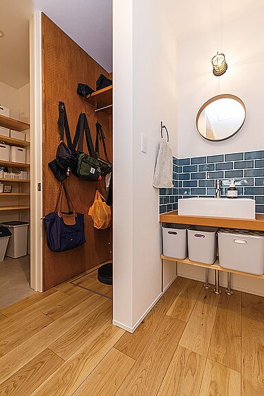 トモノ建築設計事務所 【佐久平スタジオ】の施工事例「家事効率を良くする 充実したランドリールームのある家」の画像3