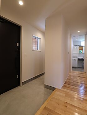 トモノ建築設計事務所 【佐久平スタジオ】の施工事例「【平屋/ガレージ/ペット/間取り図あり】犬と快適に暮らす楓ケ丘の家【移住】」の画像1