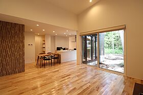 トモノ建築設計事務所 【佐久平スタジオ】の施工事例「【平屋/ガレージ/ペット/間取り図あり】犬と快適に暮らす楓ケ丘の家【移住】」の画像2