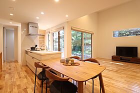 トモノ建築設計事務所 【佐久平スタジオ】の施工事例「【平屋/ガレージ/ペット/間取り図あり】犬と快適に暮らす楓ケ丘の家【移住】」の画像4