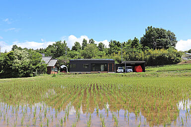 トモノ建築設計事務所 【佐久平スタジオ】の施工事例「【平屋/ペット/移住/間取り図あり】黒柴サスケと暮らす家」の画像