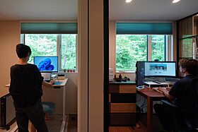 トモノ建築設計事務所 【佐久平スタジオ】の施工事例「軽井沢の自然に馴染む焼杉の家【平屋/外構/庭/ペット/移住/別荘】」の画像8