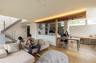 トモノ建築設計事務所 【佐久平スタジオ】の施工事例「【ALBION】ウチとソトが繋がる大開口LDKの家【大開口/吹き抜け/ペット】」の画像4