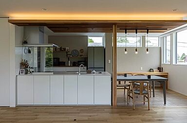 トモノ建築設計事務所 【佐久平スタジオ】の施工事例「【ALBION】ウチとソトが繋がる大開口LDKの家【大開口/吹き抜け/ペット】」の画像5